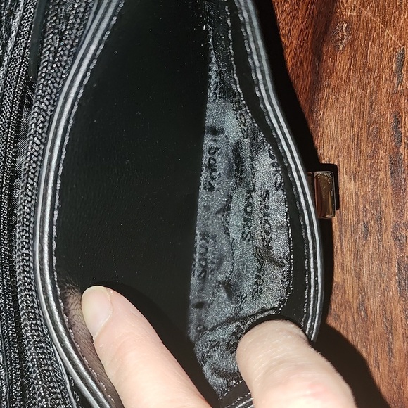 Michael Kors Black bag with chain strap. - Picture 8 of 13